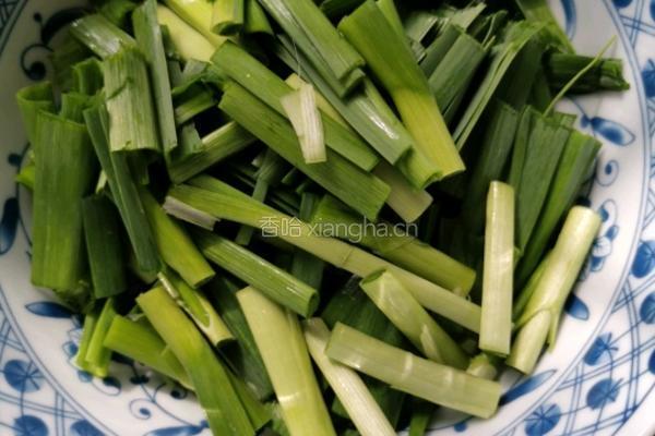 蒜苗炒肉的做法图解3
