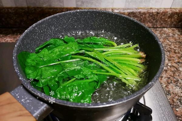 菠菜虾米蒸蛋羹的做法图解2