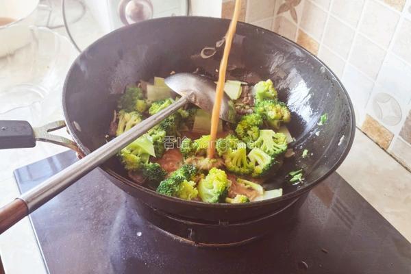 西兰花炒牛肉的做法图解10