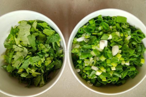 酸菜牛肉米粉的做法图解2