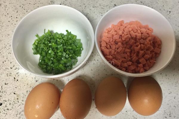双色火腿鸡蛋卷的做法图解1
