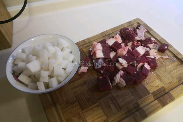 东北白萝卜炖牛肉的做法图解2