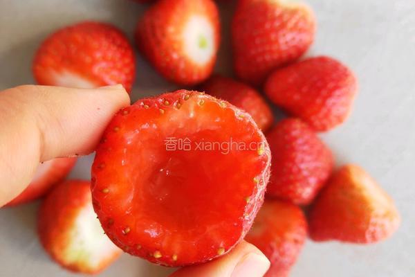 炼奶草莓冰淇淋的做法图解3
