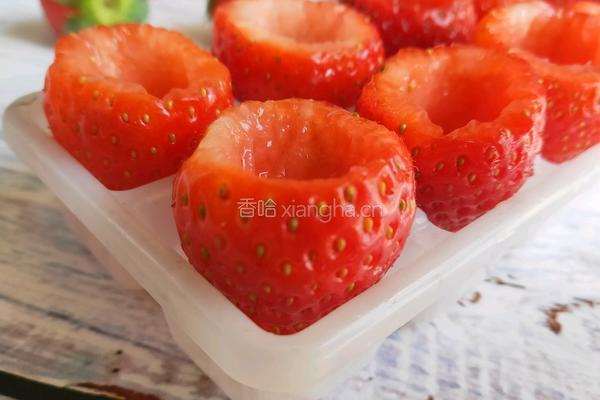 炼奶草莓冰淇淋的做法图解4