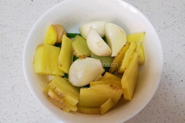 牛肉炖土豆的做法图解2