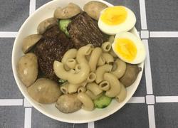 牛排配通心粉