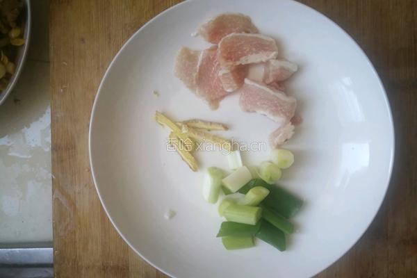 青蒜炒肉的做法图解2