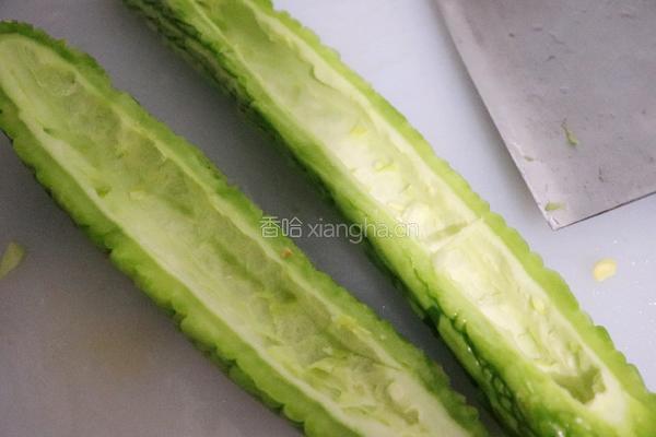 一点也不苦的苦瓜摊鸡蛋的做法图解1