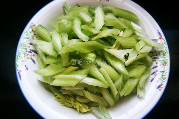 西芹炒肉片的做法图解2