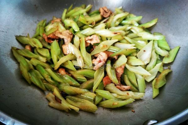 西芹炒肉片的做法图解6