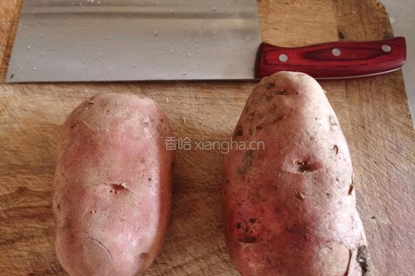 土豆炖鸡腿的做法图解1