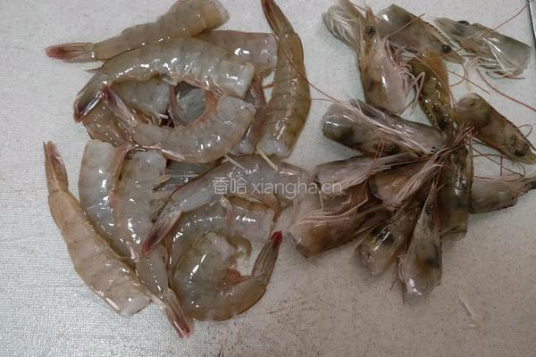 黄金土豆虾球的做法图解1