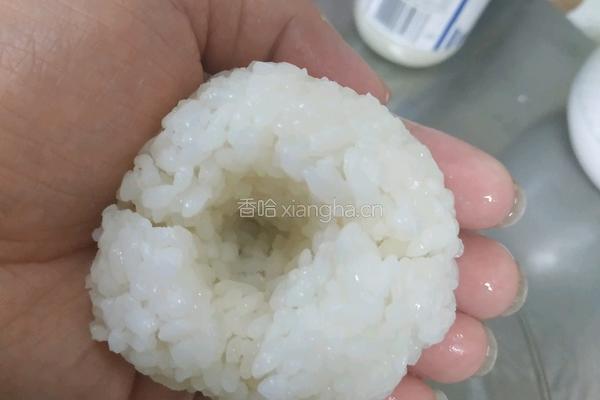 比店里都好吃的超满足元气满满金枪鱼饭团的做法图解9