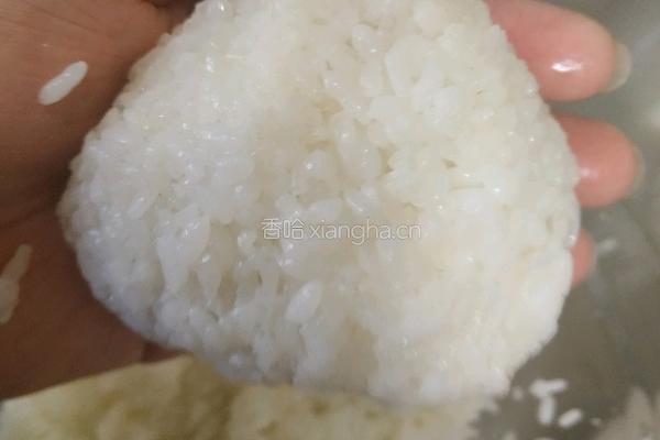 比店里都好吃的超满足元气满满金枪鱼饭团的做法图解11