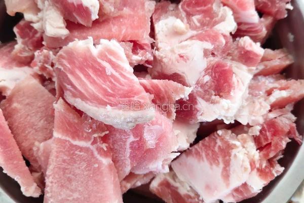 猪肉杏鲍菇的做法图解1