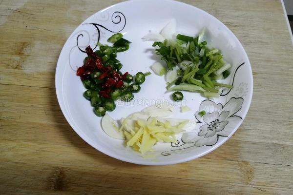 麻辣豆腐烧鲍菇的做法图解2