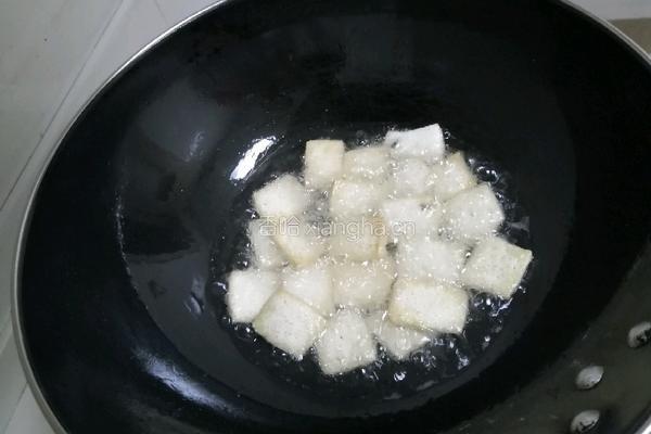 麻辣豆腐烧鲍菇的做法图解3