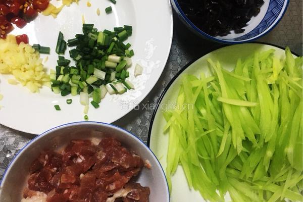 家庭版鱼香肉丝的做法图解1