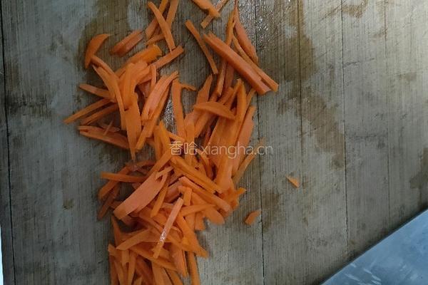 芹菜炒肉丝的做法图解2