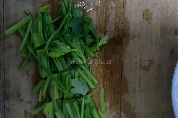 芹菜炒肉丝的做法图解3