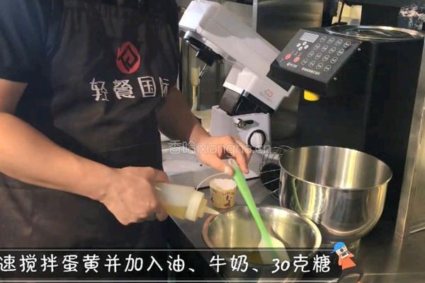 巧克力纸杯蛋糕的做法图解2