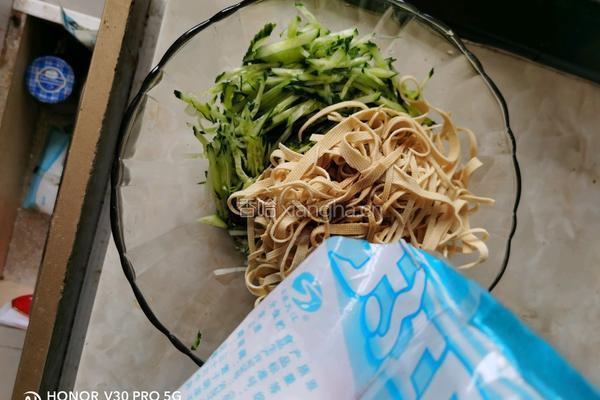 豆腐丝凉拌黄瓜的做法图解9