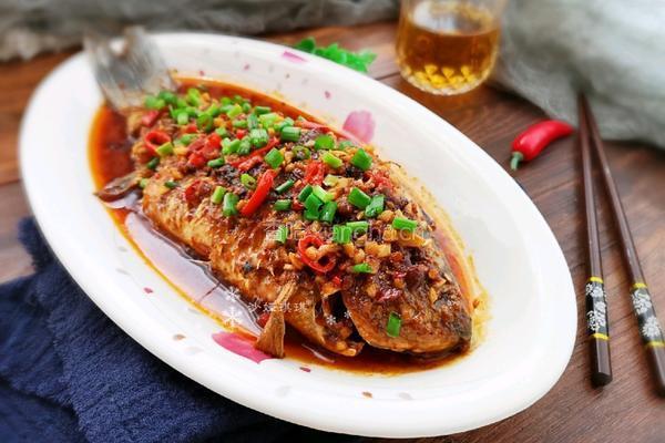 牛肉酱焖鲫鱼