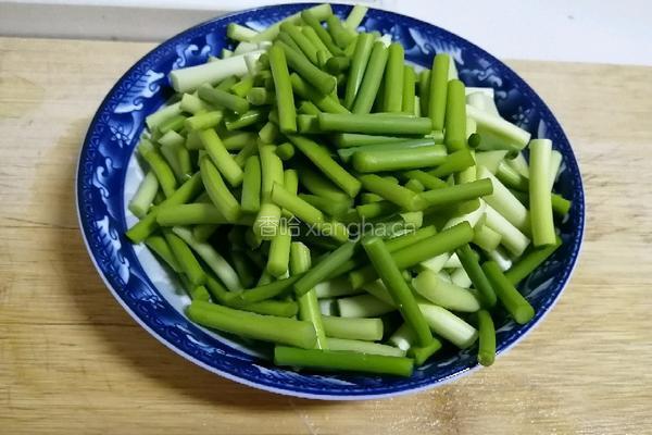 蒜苔炒肉丝的做法图解2