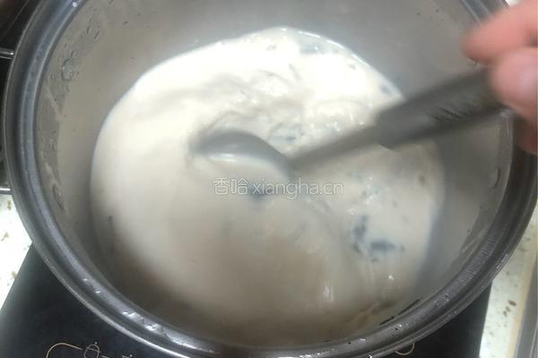 焦糖芋圆奶茶的做法图解2