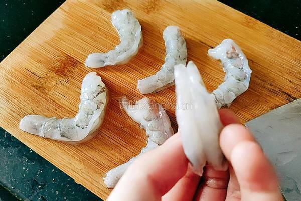 西兰花炒虾仁的做法图解5