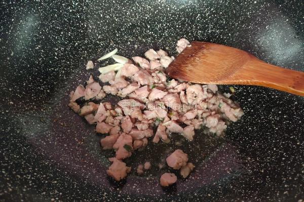 酱炒肉末藕片的做法图解4