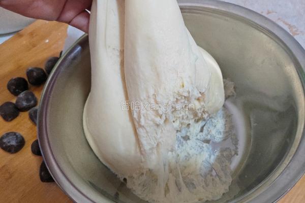 豆沙面包卷的做法图解3