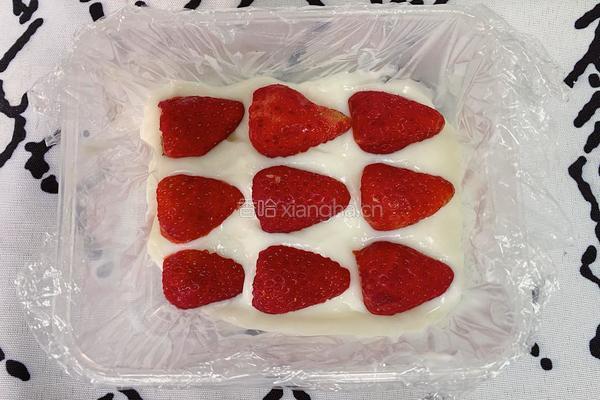 10分钟0失败㊙️高颜值草莓牛奶小方的做法图解8