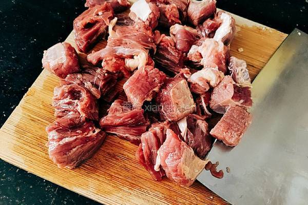 白萝卜银耳牛腩汤的做法图解4