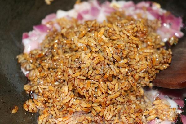 酱油炒饭的做法图解4