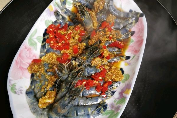 清蒸蒜香黑虎虾的做法图解4