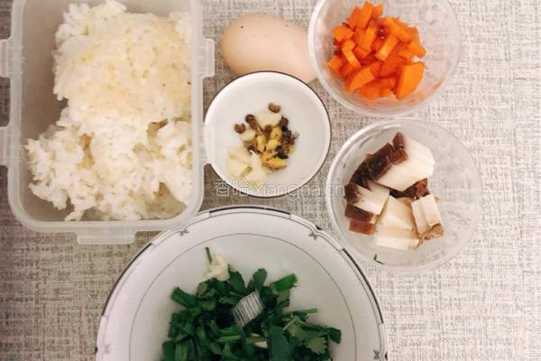 小红兔花饭（蛋炒饭）的做法图解1