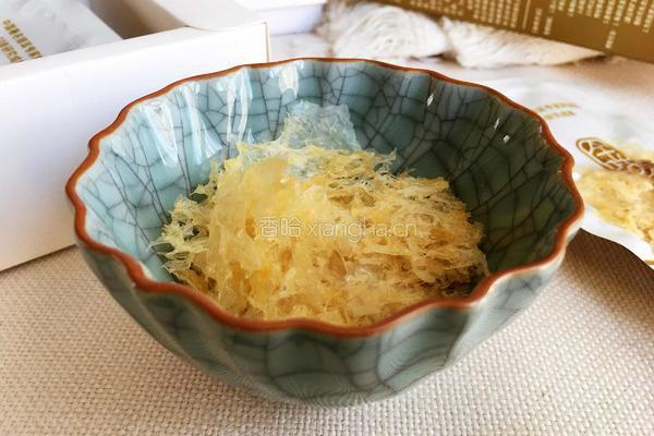 枸杞银耳羹的做法图解1