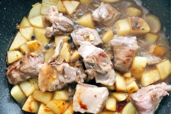 土豆烧排骨的做法图解4