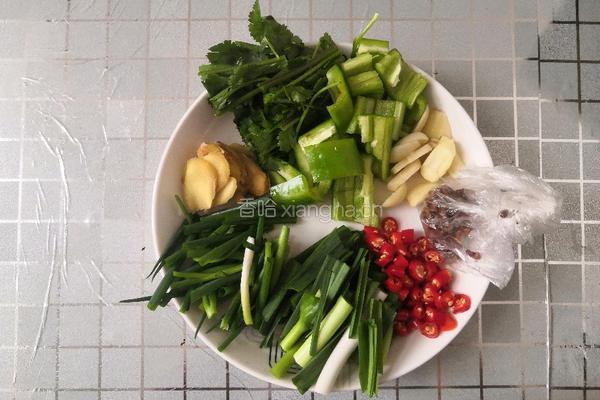 家常版皮脆肉嫩红烧鱼的做法图解2