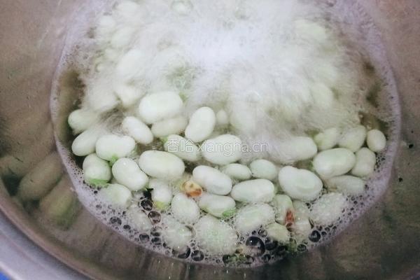凉拌蚕豆的做法图解2