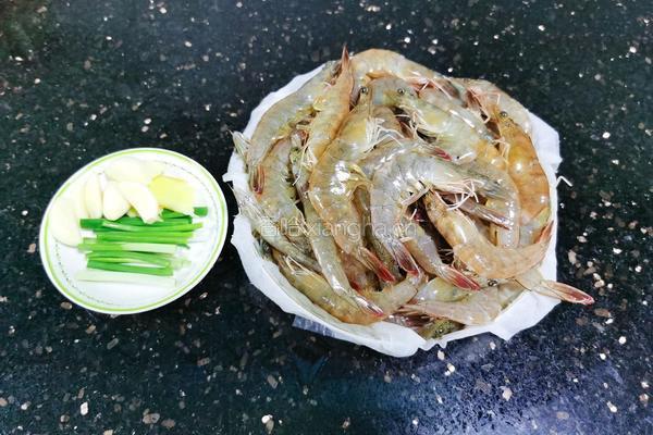 油焖虾的做法图解1