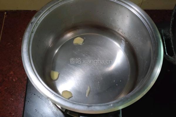 苹果鱼头汤的做法图解4