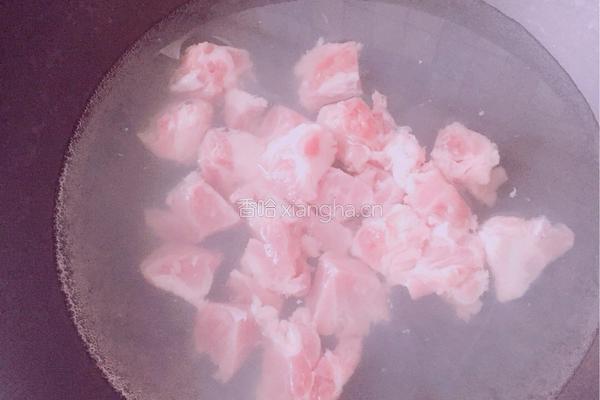 土豆粉条炖肉的做法图解2