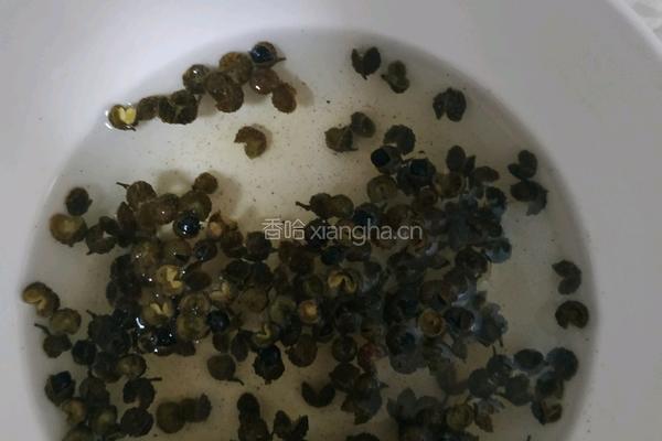鸡胸肉这么吃肉嫩好吃排湿减肥的做法图解1