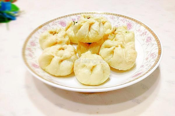 牛腩韭菜包子的做法图解1