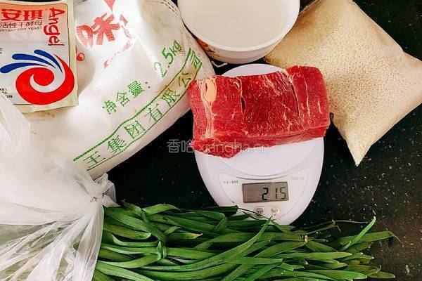 牛腩韭菜包子的做法图解2