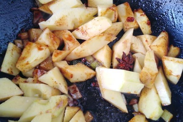 冬笋红烧肉炖土豆的做法图解4