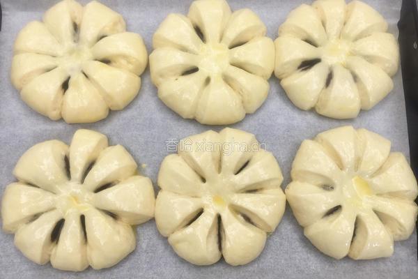 花朵豆沙面包的做法图解12