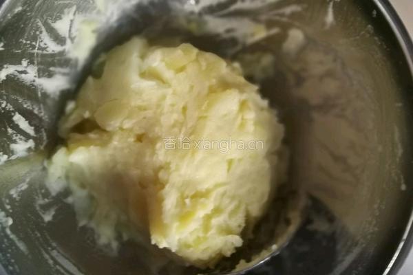 土豆火腿虾仁饼的做法图解2